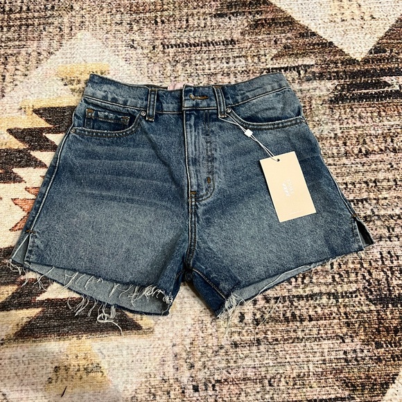 REVICE Pants - NWT Revice Woman’s OC Boardwalk Cutoffs Medium Wash Denim Shorts Size 25